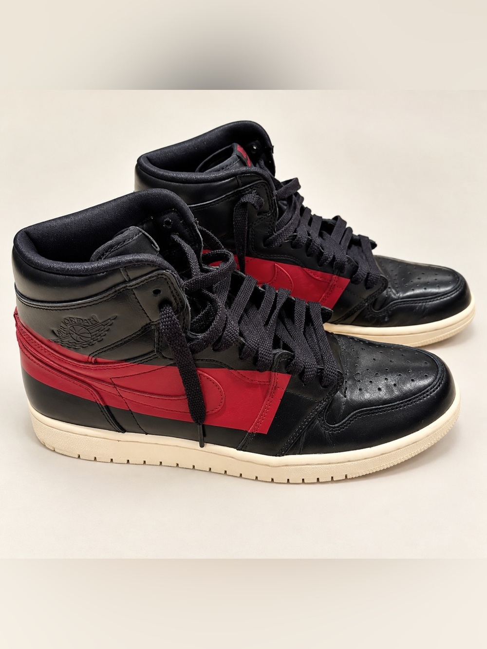 Nike Jordan 1 Retro High OG Defiant Couture Sneakers Men’s Size 10 Bloodline